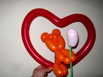 balloon modelling bear heart flower
